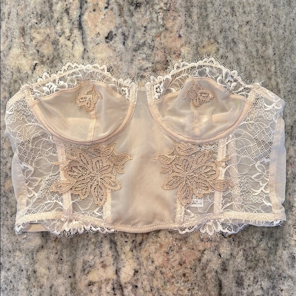 NWOT โจ Zara Nude Mesh & Eyelash Lace Boned Strapless Bustier Bralette 34B